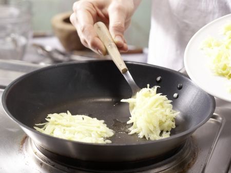 Kartoffelrösti mit Kräuterquark Zubereitung Schritt 2 Kartoffelrösti mit Kräuterquark Zubereitung Schritt 2