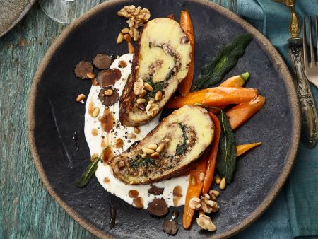 Kartoffelroulade mit Walnuss-Trüffel-Füllung
