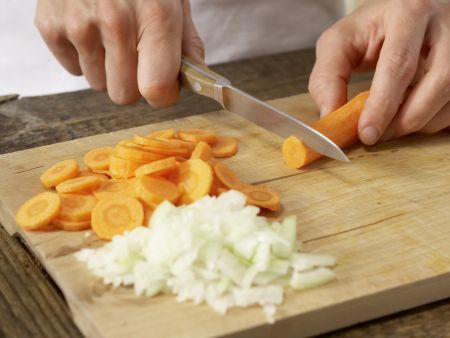 Kartoffelsalat mit Würstchen Zubereitung Schritt 1 Kartoffelsalat mit Würstchen Zubereitung Schritt 1