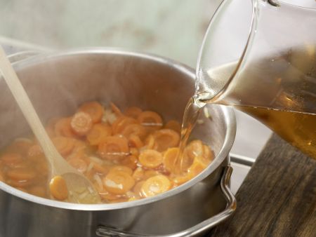 Kartoffelsalat mit Würstchen Zubereitung Schritt 2 Kartoffelsalat mit Würstchen Zubereitung Schritt 2