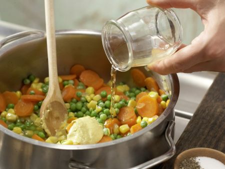 Kartoffelsalat mit Würstchen Zubereitung Schritt 4 Kartoffelsalat mit Würstchen Zubereitung Schritt 4