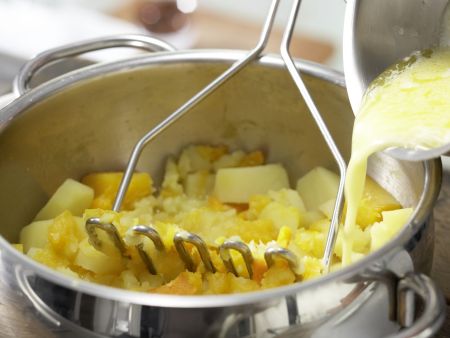 Kartoffelstampf mit Würstchen Zubereitung Schritt 4 Kartoffelstampf mit Würstchen Zubereitung Schritt 4
