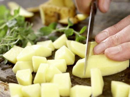 Kastanien-Kartoffel-Suppe Zubereitung Schritt 2 Kastanien-Kartoffel-Suppe Zubereitung Schritt 2