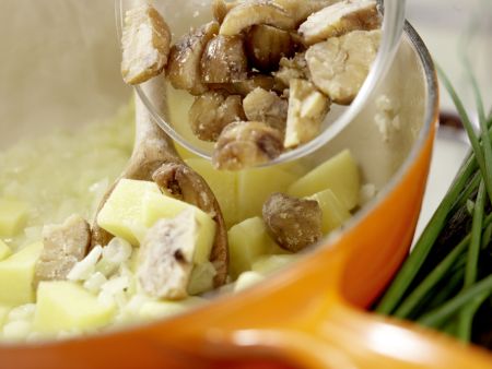 Kastanien-Kartoffel-Suppe Zubereitung Schritt 5 Kastanien-Kartoffel-Suppe Zubereitung Schritt 5