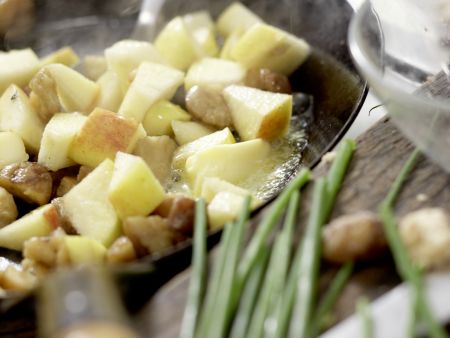 Kastanien-Kartoffel-Suppe Zubereitung Schritt 9 Kastanien-Kartoffel-Suppe Zubereitung Schritt 9