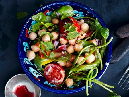 Kichererbsensalat mit Postelein und Joghurt
