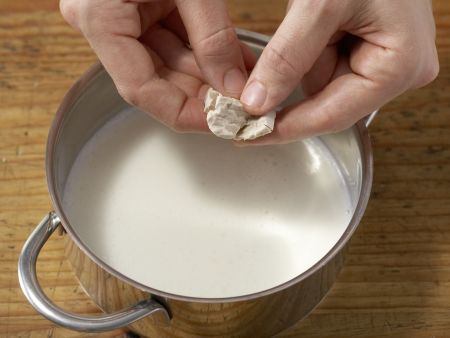 Kirsch-Streuselkuchen Zubereitung Schritt 1 Kirsch-Streuselkuchen Zubereitung Schritt 1