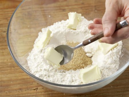 Kirsch-Streuselkuchen Zubereitung Schritt 2 Kirsch-Streuselkuchen Zubereitung Schritt 2