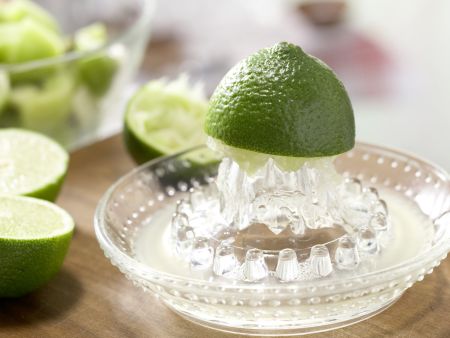 Kiwi-Limetten-Cocktail Zubereitung Schritt 2 Kiwi-Limetten-Cocktail Zubereitung Schritt 2