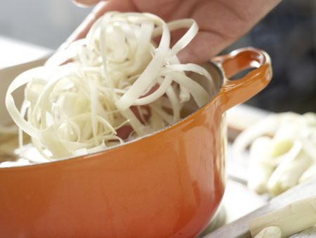 Klare Spargelsuppe – smarter Zubereitung Schritt 6 Klare Spargelsuppe – smarter Zubereitung Schritt 6