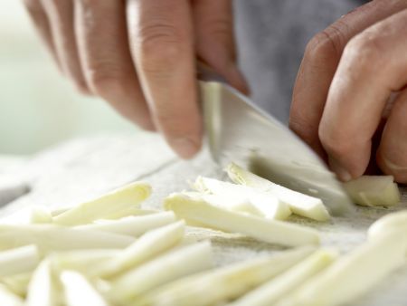 Klare Spargelsuppe – smarter Zubereitung Schritt 7 Klare Spargelsuppe – smarter Zubereitung Schritt 7