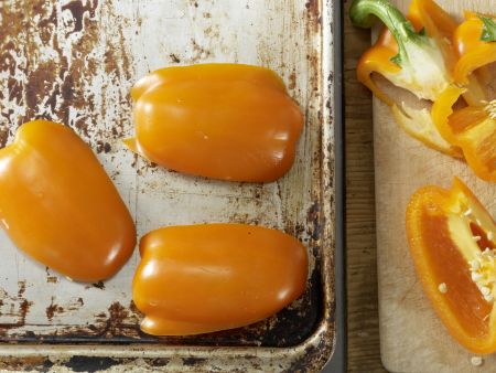Kleine Paprika-Pizzen Zubereitung Schritt 3 Kleine Paprika-Pizzen Zubereitung Schritt 3