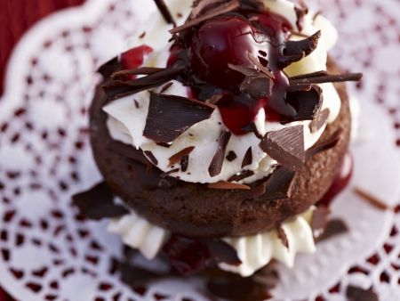 Kleine Schwarzwälder-Kirsch-Torte (Cupcake)