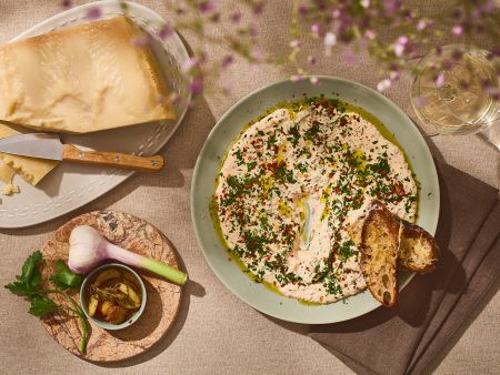 Knoblauch-Parmigiano-Reggiano-Dip Rezept
