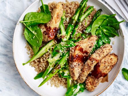 Knusper-Tofu mit Zuckerschoten und Spargel