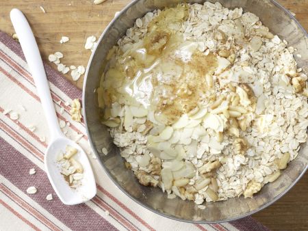 Knuspermüsli Zubereitung Schritt 1 Knuspermüsli Zubereitung Schritt 1