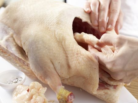 Knusprig gebratene Gans Zubereitung Schritt 4 Knusprig gebratene Gans Zubereitung Schritt 4