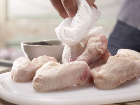 Knusprige Hähnchenflügel Zubereitung Schritt 1 Knusprige Hähnchenflügel Zubereitung Schritt 1