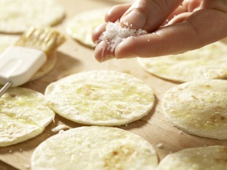 Knusprige Tortilla-Happen Zubereitung Schritt 2 Knusprige Tortilla-Happen Zubereitung Schritt 2