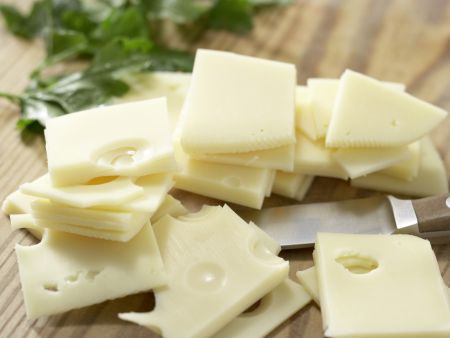 Knuspriger Brot-Käse-Salat Zubereitung Schritt 5 Knuspriger Brot-Käse-Salat Zubereitung Schritt 5