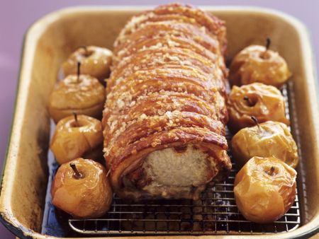 Knuspriger Schweinebraten mit Bratäpfeln Knuspriger Schweinebraten mit BratäpfelnKnuspriger Schweinebraten mit Bratäpfeln
