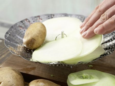 Kohlrabi-Taler mit Walnuss-Dip Zubereitung Schritt 2 Kohlrabi-Taler mit Walnuss-Dip Zubereitung Schritt 2