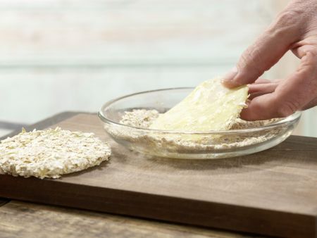 Kohlrabi-Taler mit Walnuss-Dip Zubereitung Schritt 5 Kohlrabi-Taler mit Walnuss-Dip Zubereitung Schritt 5
