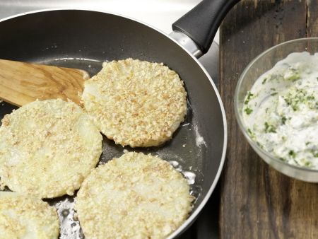 Kohlrabi-Taler mit Walnuss-Dip Zubereitung Schritt 6 Kohlrabi-Taler mit Walnuss-Dip Zubereitung Schritt 6