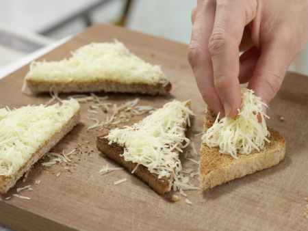 Kohlrabisuppe mit Käsetoast Zubereitung Schritt 9 Kohlrabisuppe mit Käsetoast Zubereitung Schritt 9