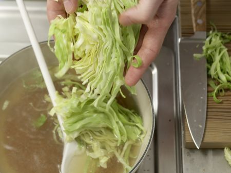 Kohlsuppe auf griechische Art Zubereitung Schritt 5 Kohlsuppe auf griechische Art Zubereitung Schritt 5