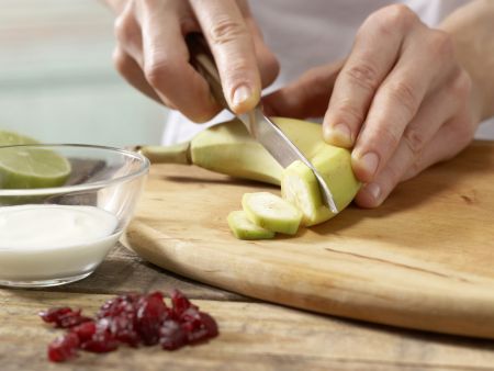 Kokos-Bananen-Smoothie Zubereitung Schritt 1 Kokos-Bananen-Smoothie Zubereitung Schritt 1