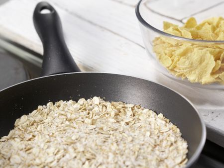 Kokos-Mango-Müsli Zubereitung Schritt 1 Kokos-Mango-Müsli Zubereitung Schritt 1