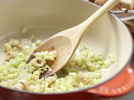 Kokos-Zitronengras-Suppe Zubereitung Schritt 3 Kokos-Zitronengras-Suppe Zubereitung Schritt 3