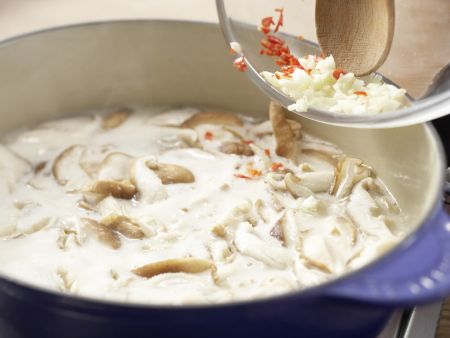 Kokos-Zitronengras-Suppe Zubereitung Schritt 7 Kokos-Zitronengras-Suppe Zubereitung Schritt 7