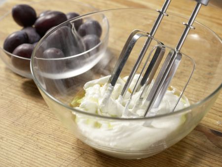 Kolatschen mit Zwetschgenkompott Zubereitung Schritt 5 Kolatschen mit Zwetschgenkompott Zubereitung Schritt 5