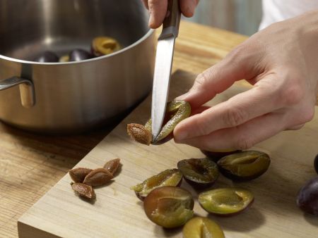 Kolatschen mit Zwetschgenkompott Zubereitung Schritt 6 Kolatschen mit Zwetschgenkompott Zubereitung Schritt 6