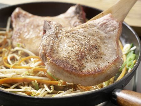 Kotelett mit Chinagemüse Zubereitung Schritt 12 Kotelett mit Chinagemüse Zubereitung Schritt 12