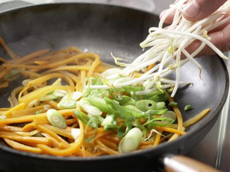 Kotelett mit Chinagemüse Zubereitung Schritt 9 Kotelett mit Chinagemüse Zubereitung Schritt 9