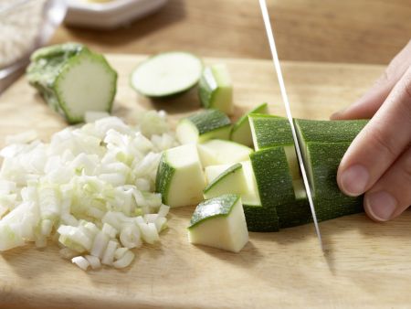 Krabben-Risotto mit Zucchini Zubereitung Schritt 1 Krabben-Risotto mit Zucchini Zubereitung Schritt 1
