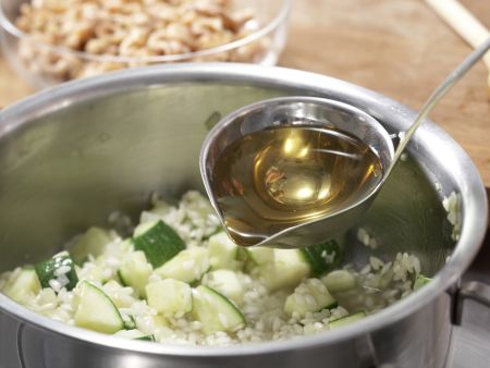 Krabben-Risotto mit Zucchini Zubereitung Schritt 3 Krabben-Risotto mit Zucchini Zubereitung Schritt 3