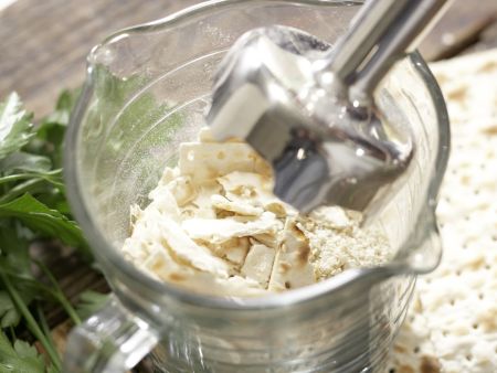 Kräftige Geflügel-Gemüse-Brühe Zubereitung Schritt 1 Kräftige Geflügel-Gemüse-Brühe Zubereitung Schritt 1