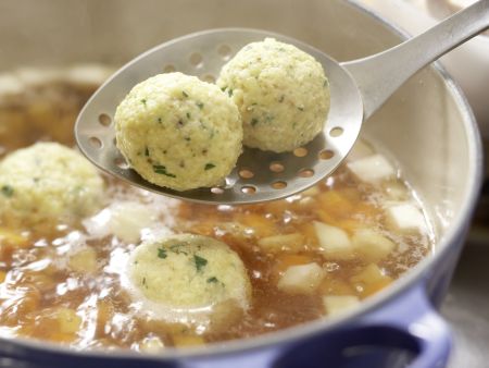 Kräftige Geflügel-Gemüse-Brühe Zubereitung Schritt 10 Kräftige Geflügel-Gemüse-Brühe Zubereitung Schritt 10