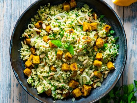 Kräuter-Couscous mit Tofu