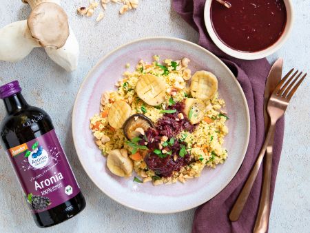 Kräuter-Hirsotto mit gebratenen Kräuterseitlingen und Aroniasauce