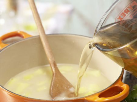Kräuter-Kartoffel-Suppe Zubereitung Schritt 3 Kräuter-Kartoffel-Suppe Zubereitung Schritt 3