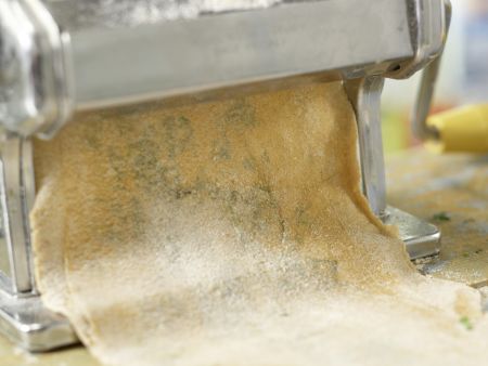 Kräuternudelfetzen mit Garnelen Zubereitung Schritt 5 Kräuternudelfetzen mit Garnelen Zubereitung Schritt 5