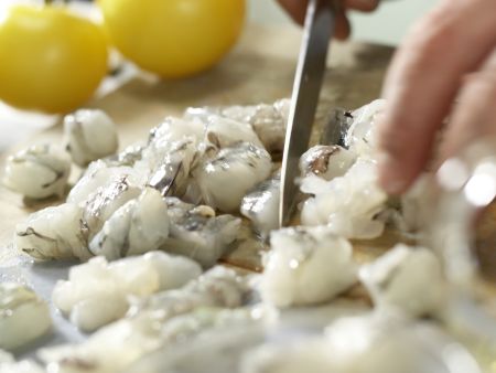 Kräuternudelfetzen mit Garnelen Zubereitung Schritt 7 Kräuternudelfetzen mit Garnelen Zubereitung Schritt 7