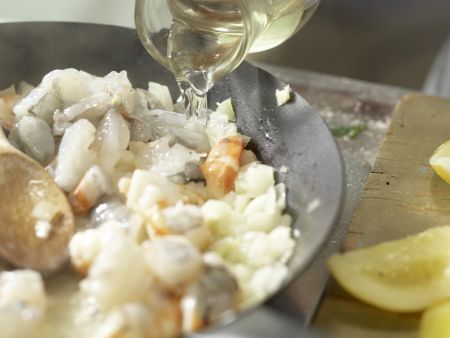 Kräuternudelfetzen mit Garnelen Zubereitung Schritt 9 Kräuternudelfetzen mit Garnelen Zubereitung Schritt 9