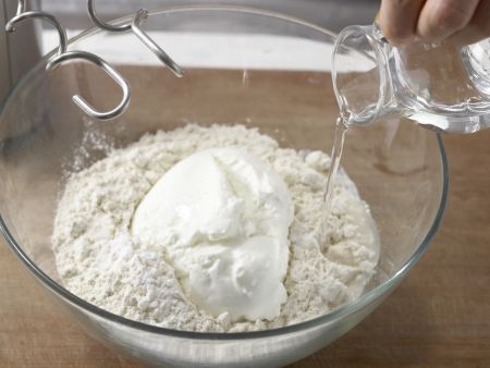 Kraut-Flammkuchen mit Walnüssen Zubereitung Schritt 3 Kraut-Flammkuchen mit Walnüssen Zubereitung Schritt 3
