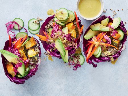 Kürbis-Bowls mit Quinoa und Rotkohl